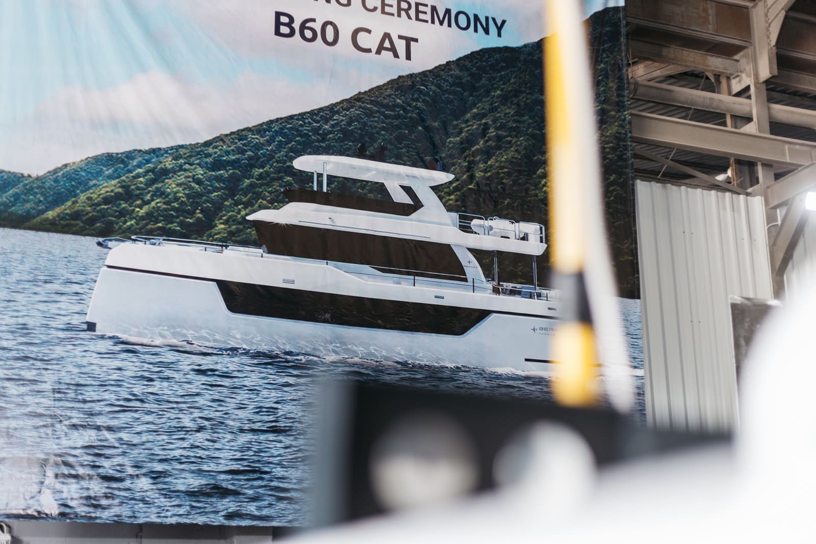 Bering Yachts заложила киль для первого катамарана B60 CAT