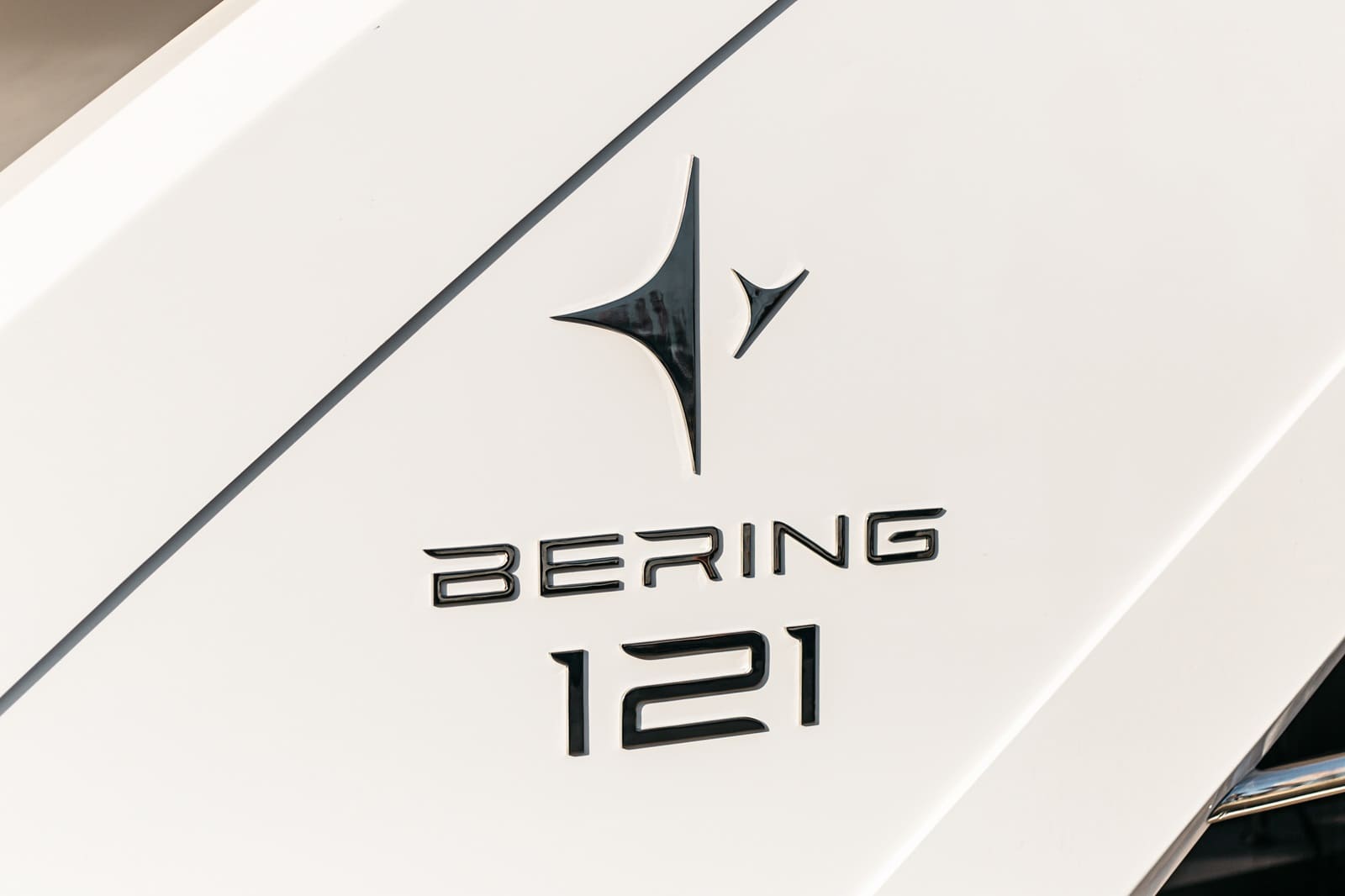 Bering 121: Спущен на воду  особый корпус, B121