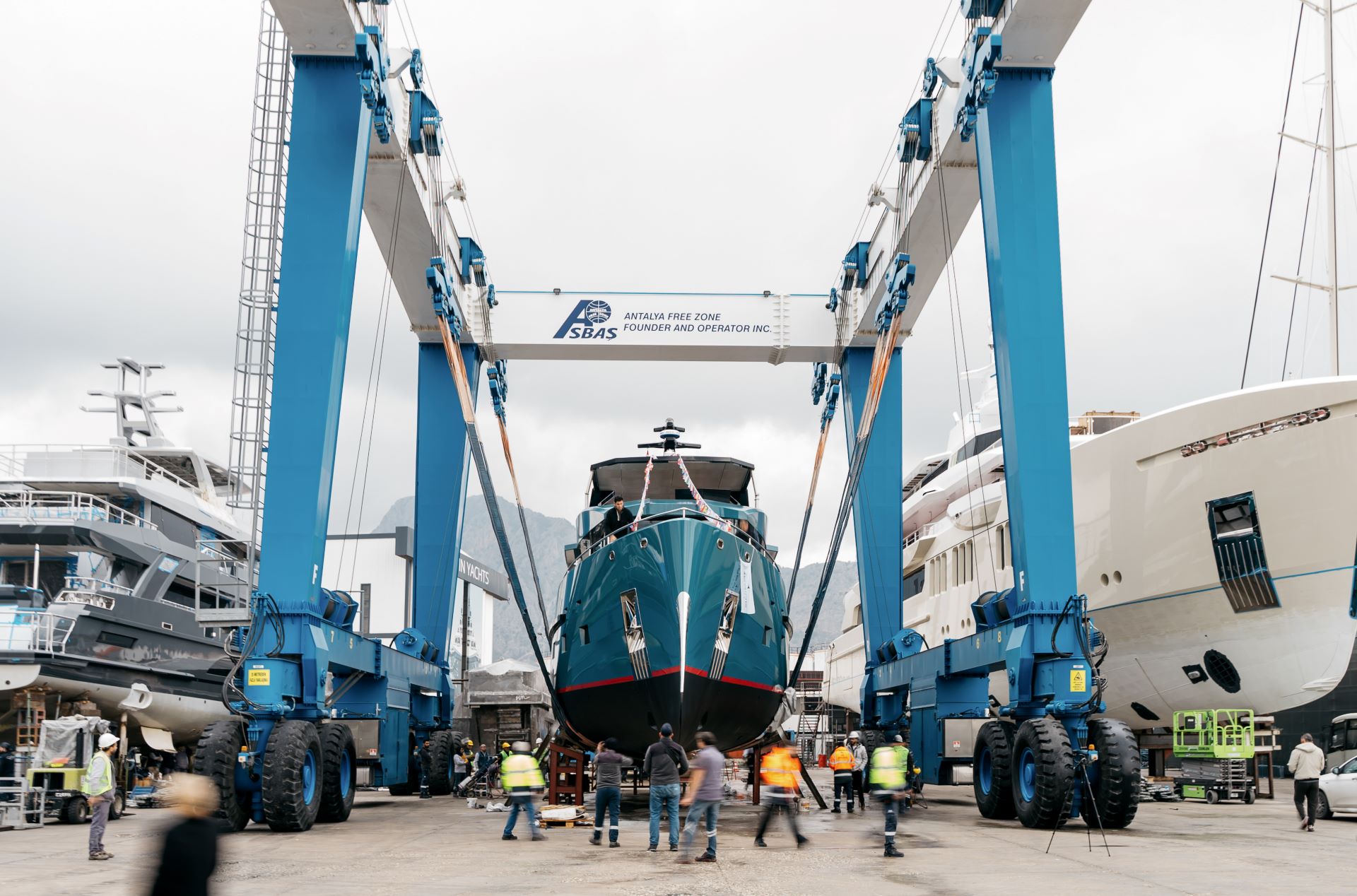 Bering 78 спущена на воду: новый этап экспедиционных яхт