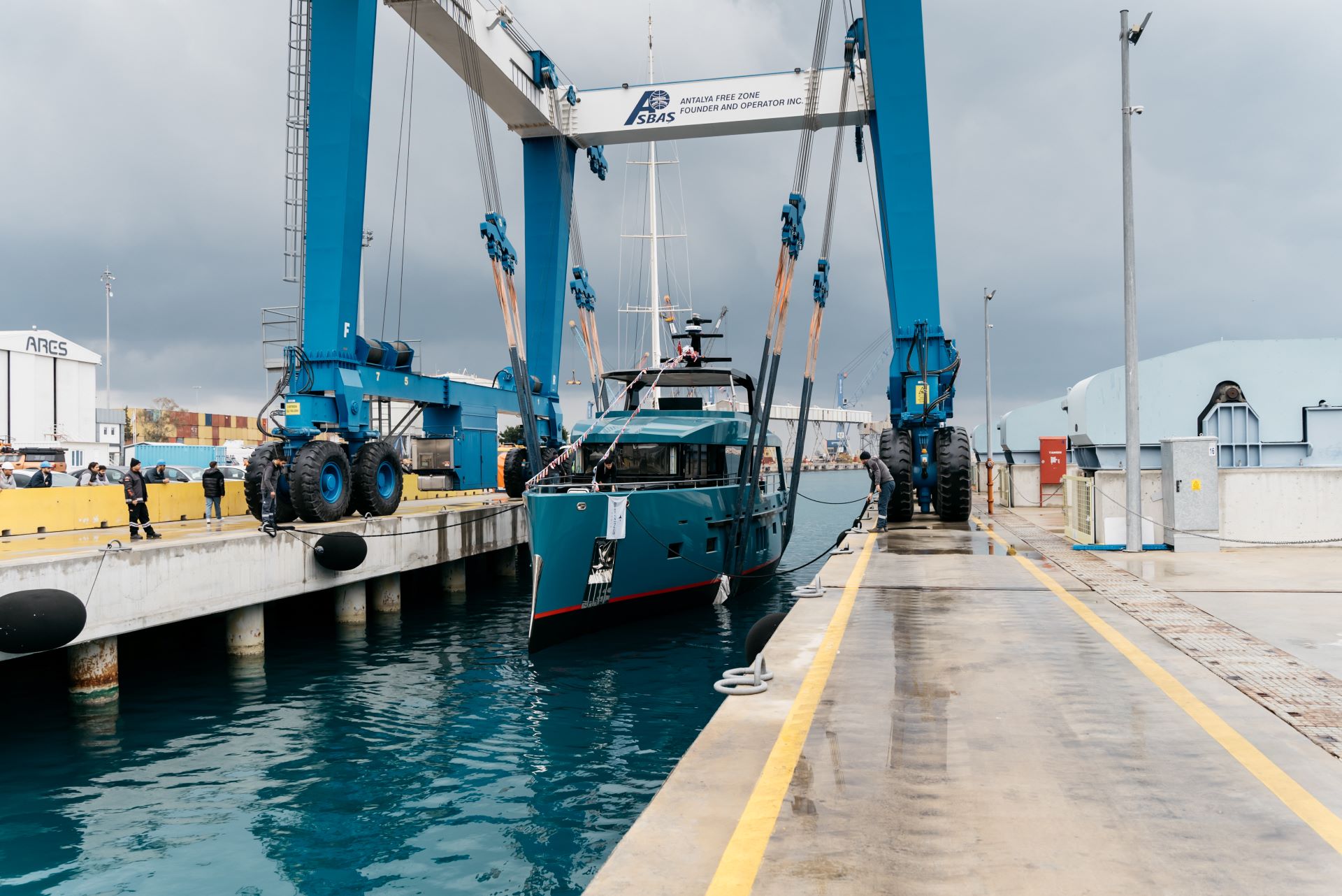 Bering 78 спущена на воду: новый этап экспедиционных яхт