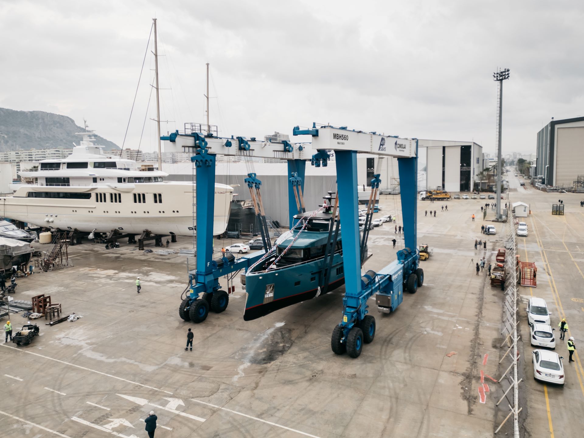 Bering 78 спущена на воду: новый этап экспедиционных яхт