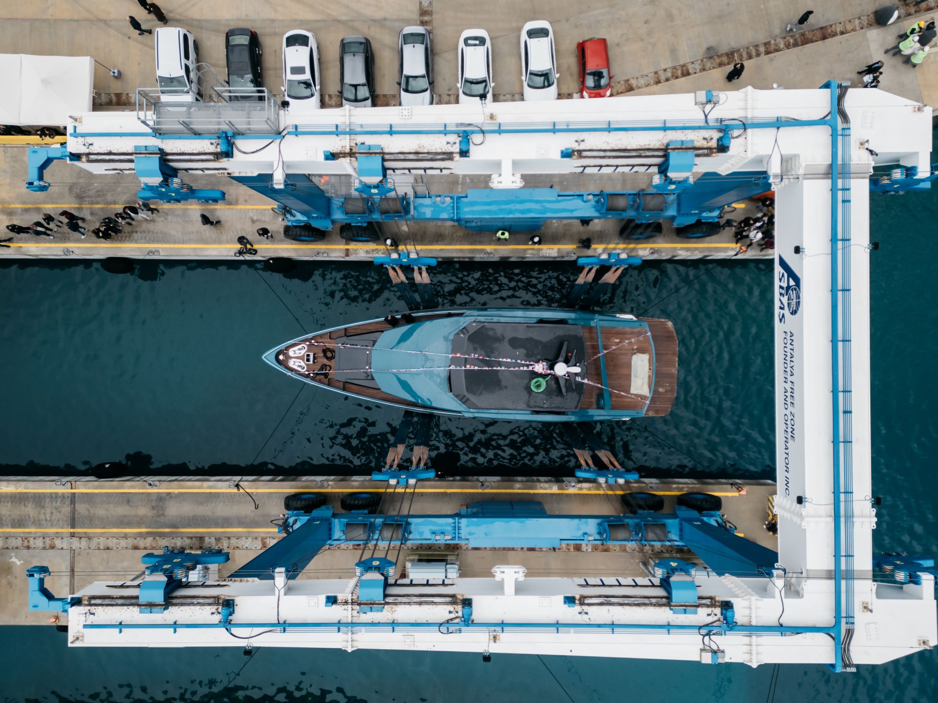 Bering 78 спущена на воду: новый этап экспедиционных яхт