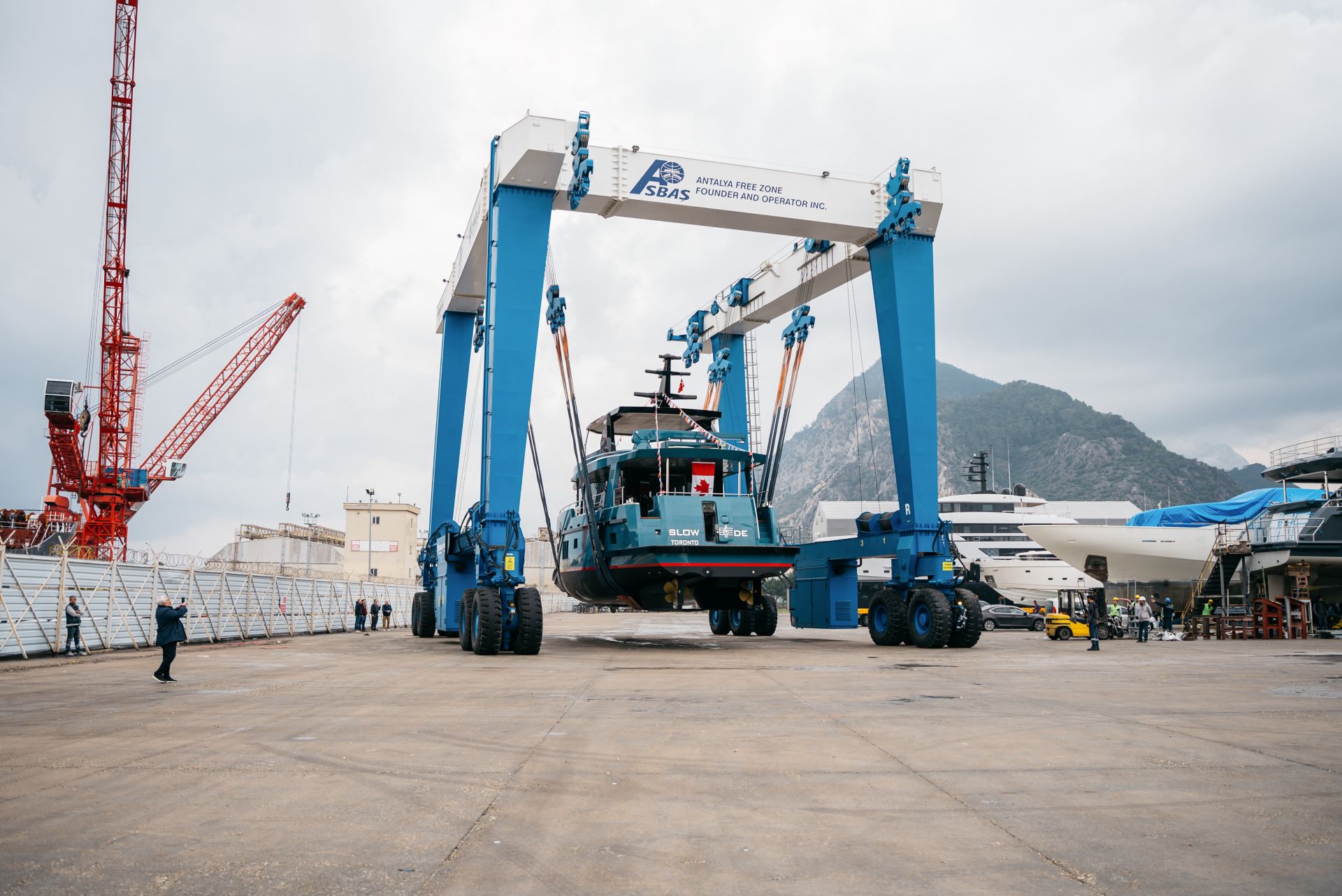 Bering 78 спущена на воду: новый этап экспедиционных яхт