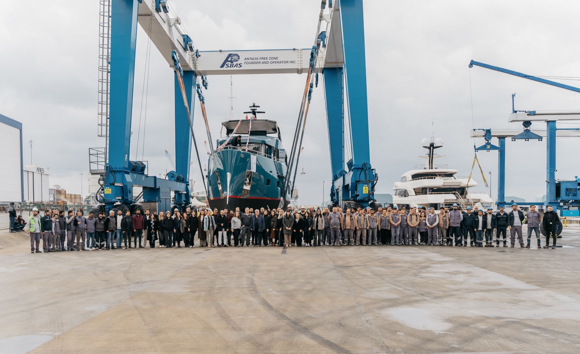 Bering 78 спущена на воду: новый этап экспедиционных яхт