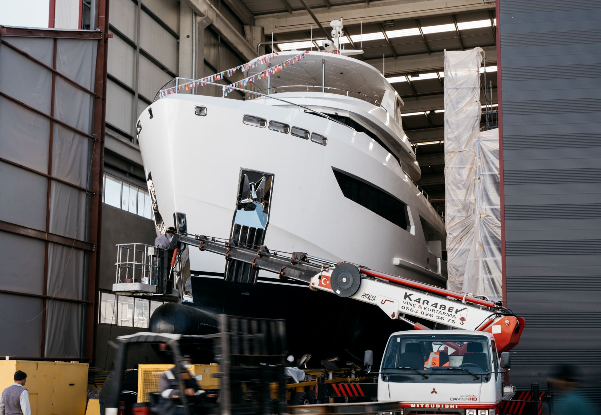 Bering 88 успешно спущена на воду