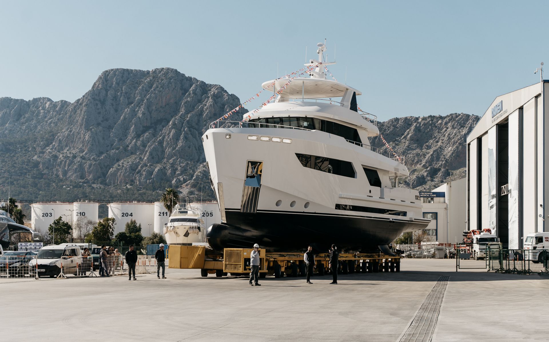 Bering 88 успешно спущена на воду