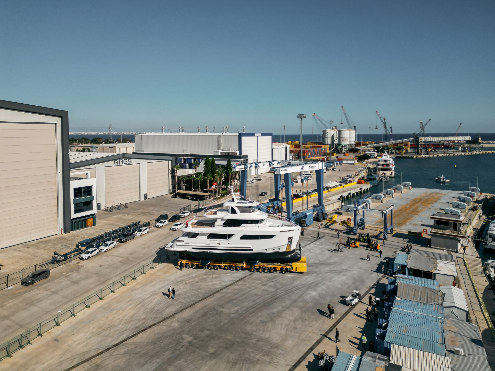 Bering 88 успешно спущена на воду