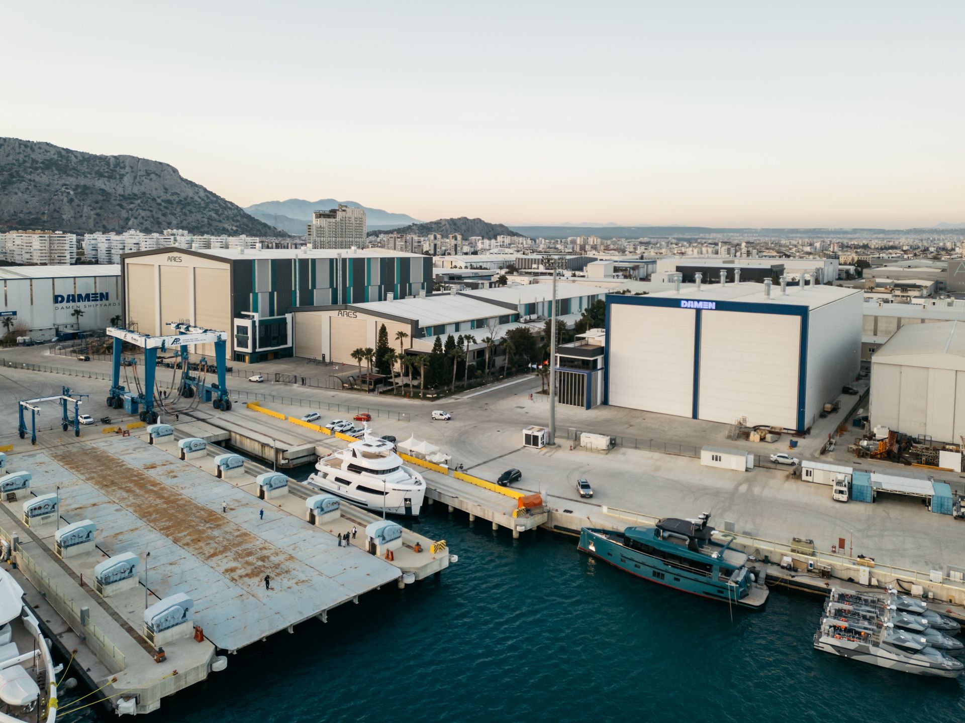 Bering 88 успешно спущена на воду